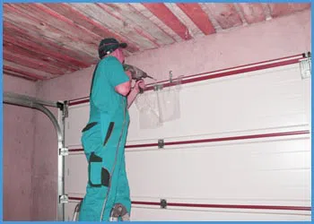 United Garage Door Cleveland, OH 216-815-0424 - door-maintaince-15-05m